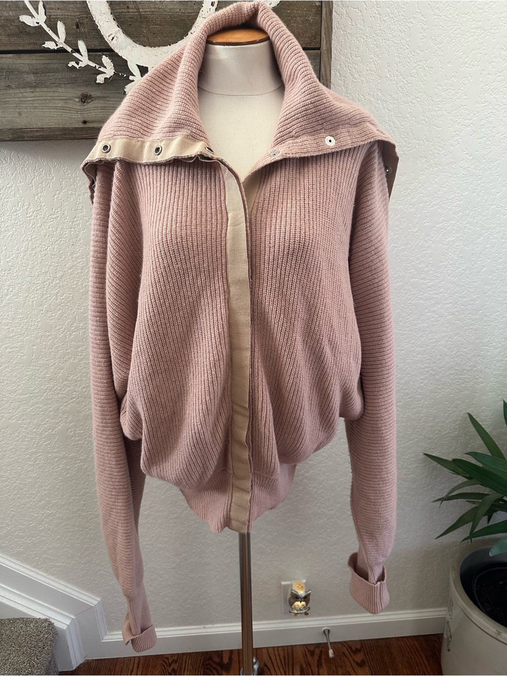 Stella McCartney Ribbed Snap-Front Cardigan in Blush Pink size 38